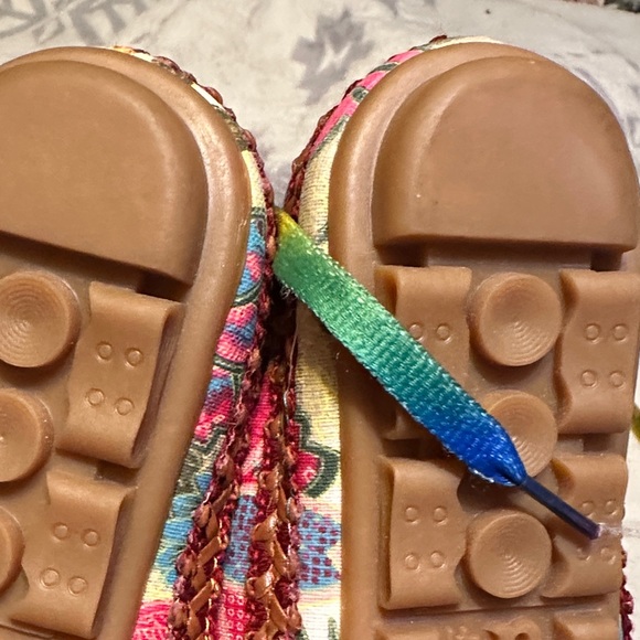 Multicolor Patterned Flats with Bow Accent - Picture 5 of 9